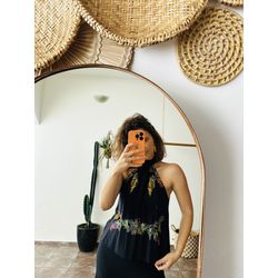 BLUSA FLORAL PRETA FARM P - 3820 - Vista História Brechó