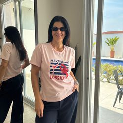 T-Shirt Feminina Lagosta - R... - XICA STORE