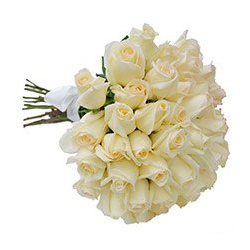 Buque de Rosas Brancas 15 Unidades - 15222 - Bellas Cestas Online Salvador