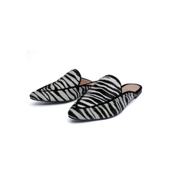 Mule Feminino Bico Fino Em Couro Zebra - KRN SHOES | Calçados Casuais