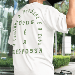 Camiseta Básica Deus é a Resposta - Aurora Clothing