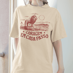 Camiseta Básica Coragem em Cada Passo - Aurora Clothing