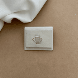 ANEL COM ZIRCÔNIA RETANGULAR CRISTAL E COM MINI ZI... - PRATAS POMPOSA