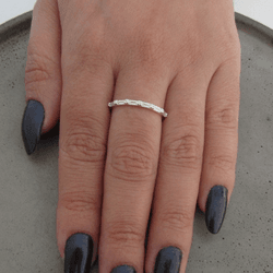 Anel Zircônia Retangular Cristal com Mini Zircônia... - C Martiniano Joias