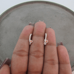 ARGOLINHA PEQUENA CRAVEJADA COM ZIRCÔNIA REDONDA C... - C Martiniano Joias