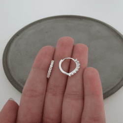 ARGOLINHA COM 7 ZIRCÔNIAS OVAL COM GARRINHAS - 258... - C Martiniano Joias