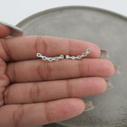 EARCUFF COM 5 ZIRCÔNIAS CRISTAL ENFILEIRADOS FIO C... - C Martiniano Joias