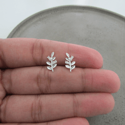 Brinco Galho 7 Folhas 2 Com Zirconia Cristal De Ta... - C Martiniano Joias