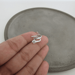 PERCING FAKE 2 AROS LISOS COM UMA ZIRCÔNIA REDONDA... - C Martiniano Joias