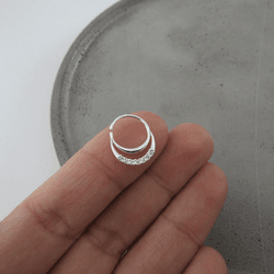 PIERCING DE ARGOLA DUPLA FORMANDO MEIA LUA COM 1 F... - C Martiniano Joias