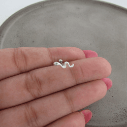 PIERCING PARA TRAGUS COM COBRINHA TRABALHADA OLHOS... - Paraíso da Prata