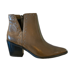 Bota Cano Curto Couro Marrom Tachas - Donna Lu