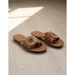 Sandália Rasteira em Couro Whisky Taupe - Flor de Couro | Sandálias e Botas Femininas