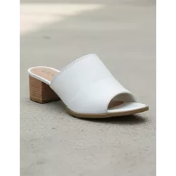 Sandália de Salto em Couro Branco - Flor de Couro | Sandálias e Botas Femininas