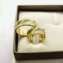 Par de Alianças Trabalhadas 8 mm em Ouro 18K - AL1... - Gerlu Joias