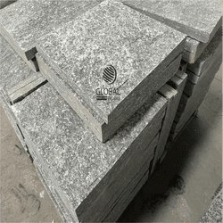 Pedra Miracema Serrada Lajão 50x50 - Plaza Revestimentos 