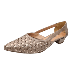 Sapatilha trissê bico fino couro fendi - 390 fendi... - Ide by Ide