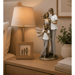 Escultura Família Decorativa Pai Mãe E 1 Filho Men... - BARBIZAN DECORE