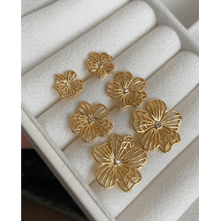Brinco trio de flor - B85602 - Lojas das Revendedoras