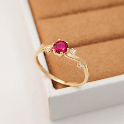 Anel Solitário em Ouro 18K com Zircônia Vermelha -... - Ouro Vale Joias