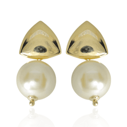 Brinco Base Triangular e Pérola 16mm Banho de Ouro... - Kumbayá Joias