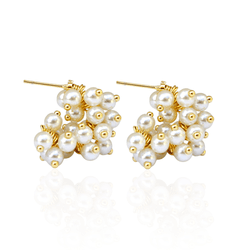 Brinco Meia Argola com Detalhes em Pérolas Semijoi... - Kumbayá Joias