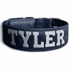 COLEIRA PERSONALIZADA 5cm azul marinho com nome em... - PETSPACE