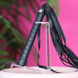 Luxo Bondage Chicote Black 58cm - Quero Vibrar