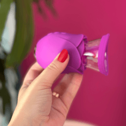 Flower Dance - Vibrador Rosa com Sucção e Lingua - Quero Vibrar