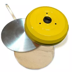 Kit Pizza Para Churrasqueira Com Pá de Pizza Alumínio, Pedra Refratária 35cm e Abafador Amarelo - 1304 - Empório do Lazer