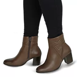 Bota Feminina Cano Curto Couro Legítimo Tamarindo Salto Bloco - Flor de Couro | Sandálias e Botas Femininas