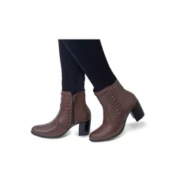 Bota Feminina Cano Curto Couro Legítimo Tamarindo Salto Bloco - Flor de Couro | Sandálias e Botas Femininas