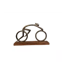 ESCULTURA BIKER SPORT MADEIRA / ALUMÍNIO - FLUZÃO CONSTRUÇÃO