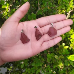PINGENTE BRUTO JASPE VERMELHO – ATERRAMENTO E CURA - Ktw Cristais