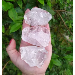 PEDRA BRUTA CRISTAL QUARTZO NATURAL G - EQUILÍBRIO E CURA - Ktw Cristais