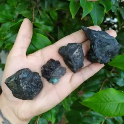 PEDRA BRUTA ESMERALDA P – INSPIRAÇÃO E PACIÊNCIA - Ktw Cristais