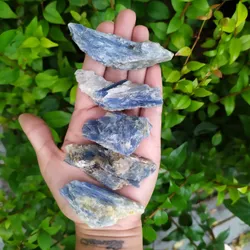 PEDRA BRUTA CIANITA AZUL M – ESPADA SÃO MIGUEL - Ktw Cristais