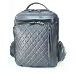 Mochila Rally em Couro Original com Detalhe em Matelassê Azul Marinho.