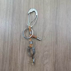 Porta Celular em Couro Entalhado 