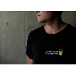 Camiseta Larguei a Bebida Só Não Lembro Onde Frase... - USE CLAN