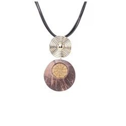 Colar Biojoia Fios Encerados Preto Com Casca De Coco e Capim Dourado Com Placa Dourada By Kumbayá Joias
