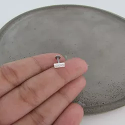 PIERCING TRÁGUS RETÂNGULO COM 3 MINI ZIRCÔNIAS BOR... - C Martiniano Joias