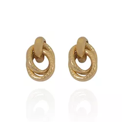Brinco Dois Elos Texturizados Banho de Ouro 18K - ... - Kumbayá Joias