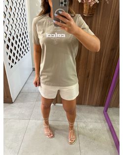 Camiseta Com Logo Em Estampa Frontal Bege Colcci -... - Closet