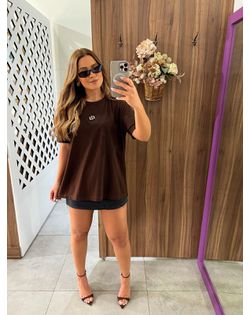 Camiseta Feminina Marrom Detalhe Em Logo Colcci - ... - Closet