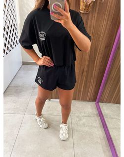 Camiseta Encurtada Feminina Loose Fit Preta Colcci... - Closet