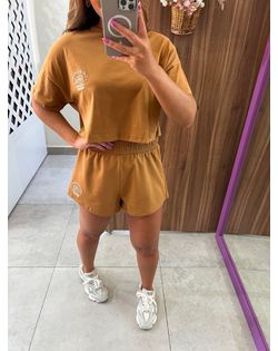 Camiseta Encurtada Feminina Loose Fit Caramelo Col... - Closet