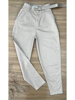 Calça Cenoura Nude com Cinto 