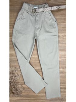 Calça Cenoura com Cinto Detalhado Bege
