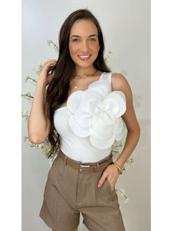 Blusa Nula manga com Flor Branca - LOJA ANDRESSA FREITAS